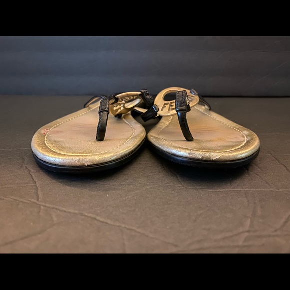 Fendi sandals in gold and black - Picture 6 of 13